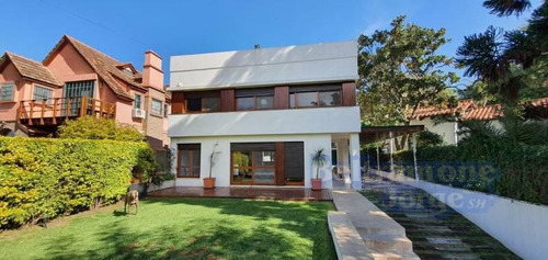 Excelente Casa De 3 Dormitorios En Venta En La Florida. Gran Jardín, Piscina Y Vista Parcial Río.