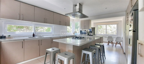Casa En Venta De 7 Dorm. En Los Vilos