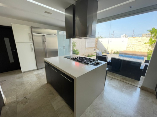 Cv-1470 Zona Norte Townhouse Residencias Pozo Viejo Avenida Universidad