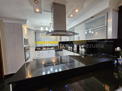 Casa Moderna En Venta Urb El Castaño Zona Privada Con Planta Electrica Y Piscina Se Vende Amoblada Kg:24-19915