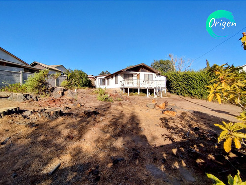 Casa Playera Con Gran Terreno En Condominio, El Quisco Norte