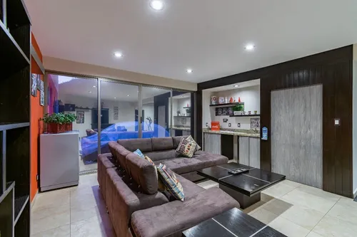 En Venta Casa En Rio Escondido Con Seguridad , A Pasos De Lomas Hipodromo