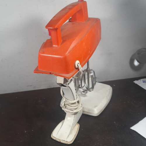 Imagem 5 de 5 de Batedeira Walita Antiga Metal, Funcionando. Sem Tigelas
