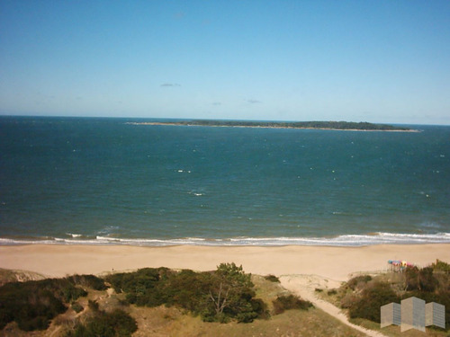 Imagen 6 de 24 de Con La Mejor Vista Al Mar De Primera Linea