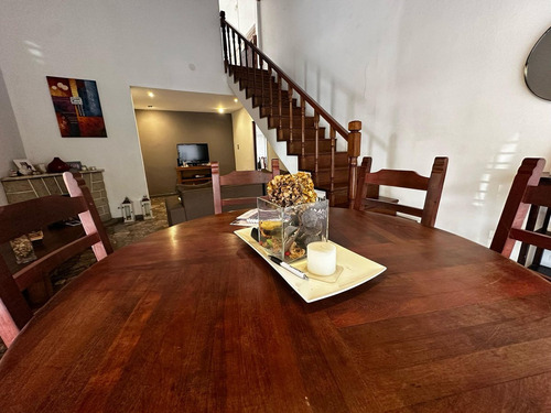 Casa En Venta En Ciudad Jardin Con Patio Cochera