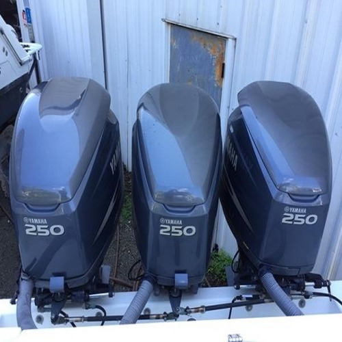 Imagen 1 de 1 de Yamahas Twin Pair 250hp Four Stroke Outboard Motors