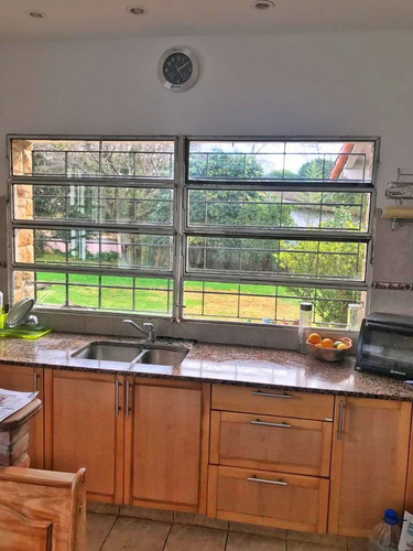 Imagen 17 de 30 de Casa Quinta Ranelagh Con Pileta Y Gran Parque
