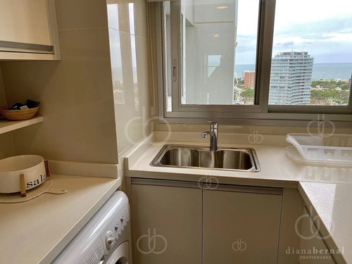 Imagen 29 de 30 de Venta De Apartamento De 2 Dormitorios En Edificio Miami Boulevard Punta Del Este