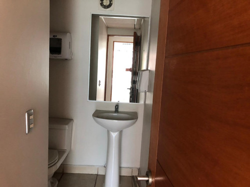 Amplia Oficina/ 102 Mt2/ Bajos Ggcc/ Estoril/ Av Las Condes