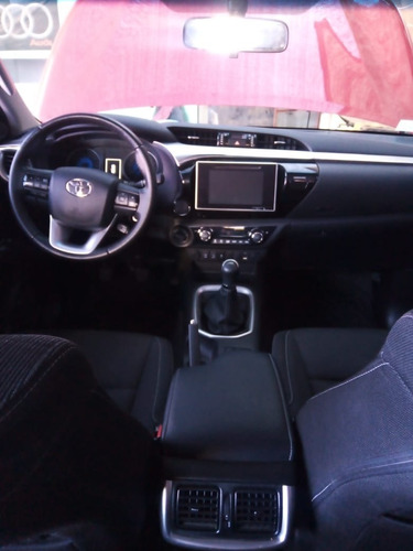 Toyota Hilux 2.8 Cd Srv 4x4 Mt