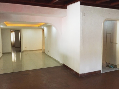 Imagen 2 de 14 de San Bernardino - Amplio Apartamento 192 M2 En Venta Br