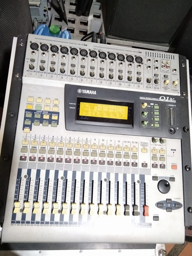 Consola Yamaha 01v 