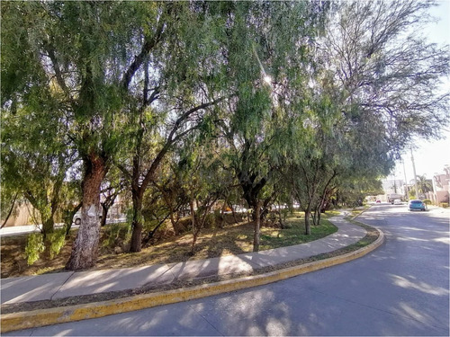 Hurban Vende Casa Modificada Y Ampliada, De Dos Plantas, En