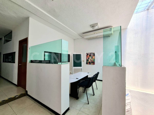 Local Comercial Con Oficinas Y Bodega En Colonia Chulavista Puebla