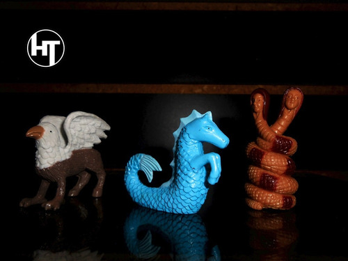 Imagen 4 de 9 de Criaturas Mitologicas, 16 Mini Figuras, De Plastico, 2 Pulga