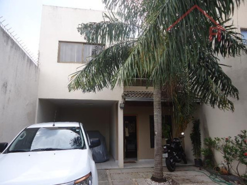 Sobrado Com 3 Dormitórios À Venda, 180 M² Por R$ 430.000,00 - Jardim Europa - Goiânia/go - So0041