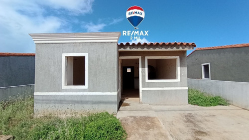 Re/max 2mil Vende Casa En Obra Gris, Urbanización El Águila, Municipio Tubores.  Isla De Margarita, Estado Nueva Esparta 