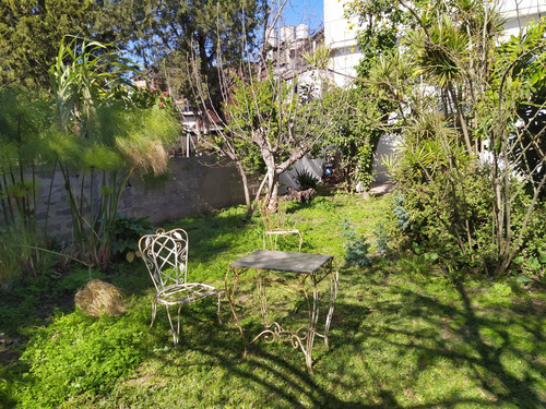 Amplio Local Con Vivienda A Mts. Calle Comercial Principal!!
