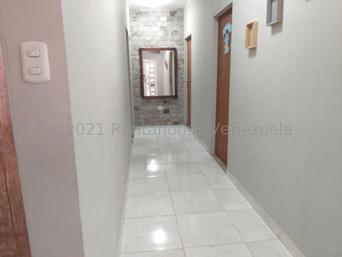 Imagen 5 de 10 de Linda Casa Ubicada En San Rafael, Municipio Los Taques. Equipada Con Grandes Comodidades. #22-2803.