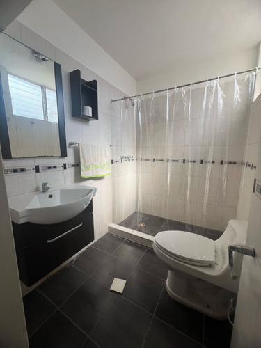 Alquiler De Apartamento Semi Amoblado. Trigaleña. Res. Gran Pama.