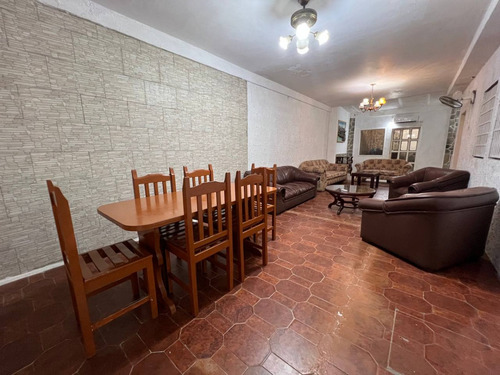 Casa Con Piscina Urbanización Andrés Bello Maracay