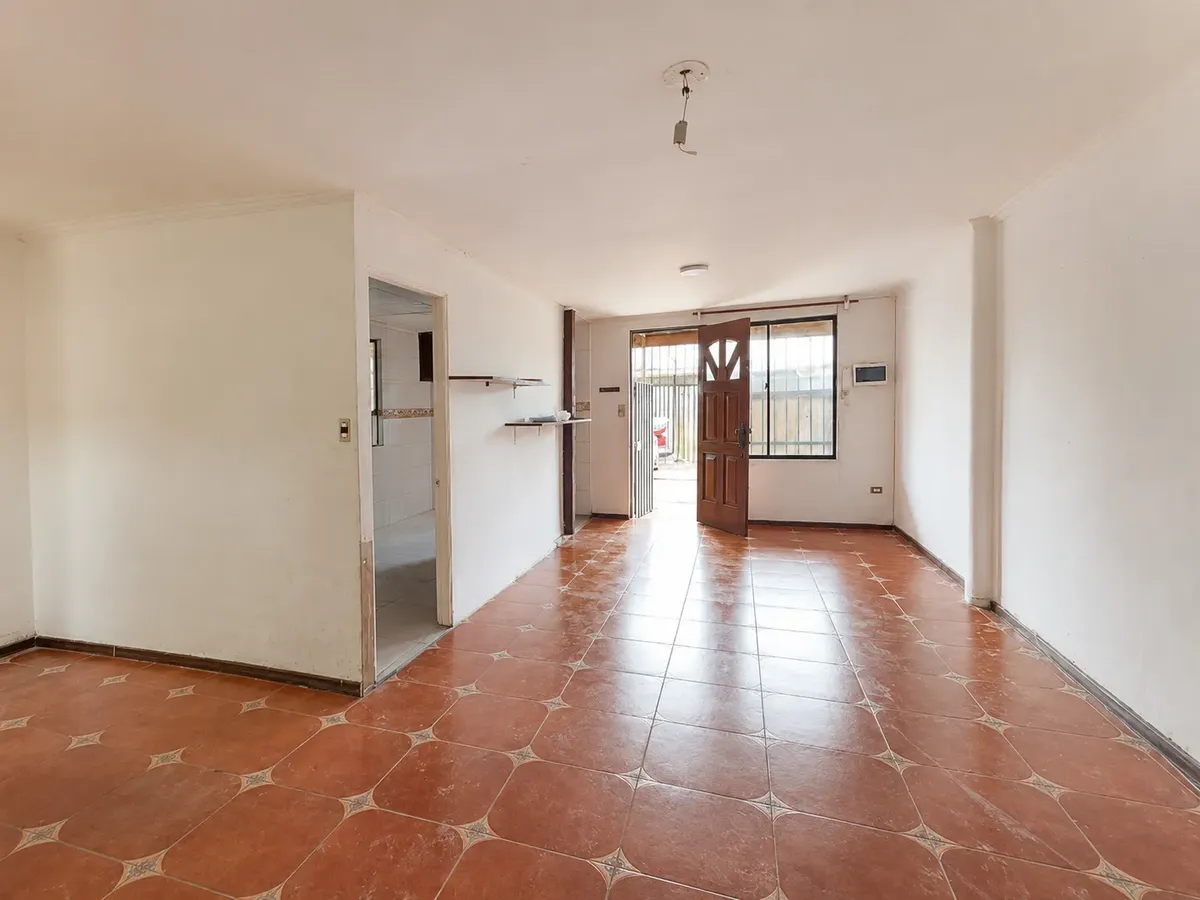 Imagen 2 de 14 de Amplia Casa De 3 Dormitorios A Precio Inigualable En Romeral
