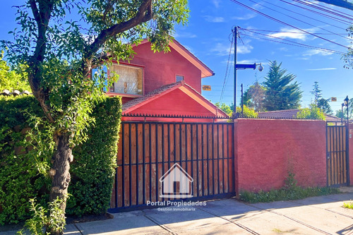 Amplia Casa, 4 Dormitorios, 3 Baños, Peñalolén