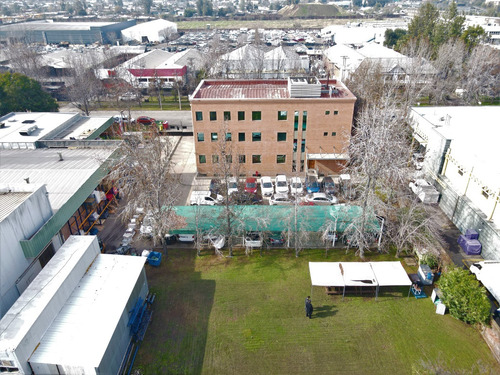 Bodegas + Oficinas El Rosal