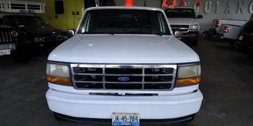 Imagen 6 de 15 de Ford F-150 Standar 6cil Aire