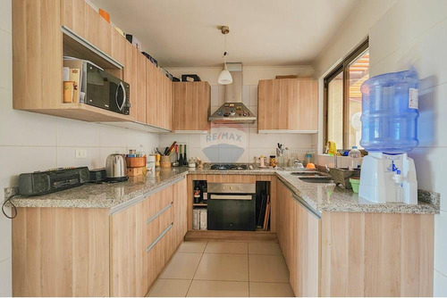 Oportunidad!! Casa Familiar, Gran Patio! 4d/3b