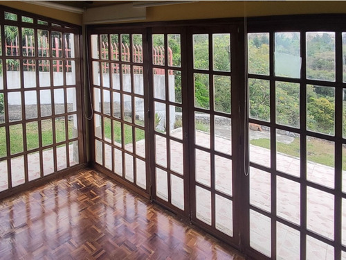 Casa En Venta En La Lagunita Con JardÃn En Calle Cerrada