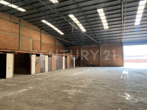 Renta De Bodega Zona Blvd.hermanos Serdan-15 De Mayo- La Libertad