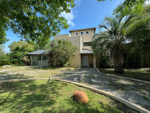 Casa En Venta - 3 Dormitorios 2 Baños - 1000mts2 - Haras Del Sur I