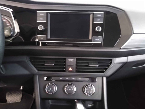 Imagen 10 de 14 de Volkswagen Jetta 2019 4p Comfortline L4/1.4/t Aut