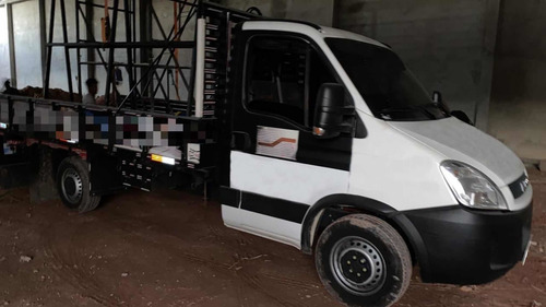 Imagem 3 de 5 de Iveco Daily 30s13cs Seminova Nova Com Munck
