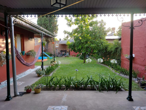 Imagen 10 de 12 de Casa De Estilo Moderno De 4 Ambientes En Ituzaingó