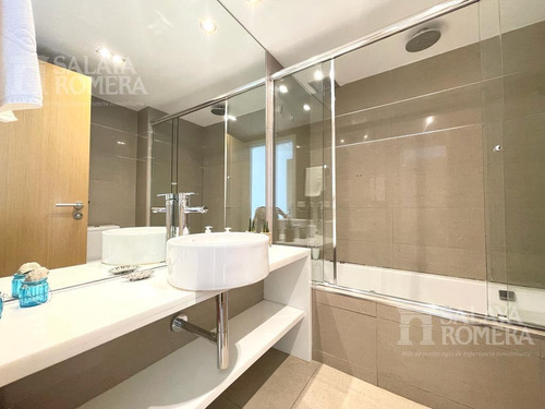 Imagen 15 de 20 de Venta Departamento - 2 Dormitorios Dependencia - Playa Mansa Con Vista Al Mar Ref:2402620