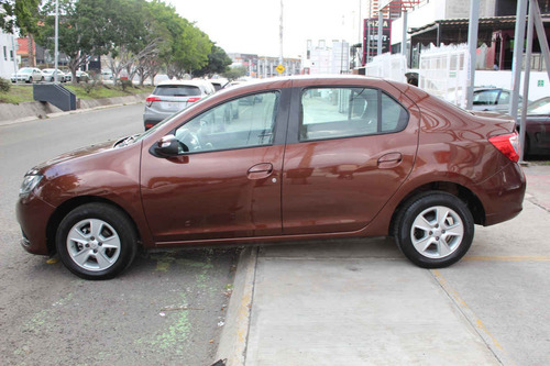 Imagen 2 de 15 de Renault Logan 2015 4p Privilege L4/1.6 Man