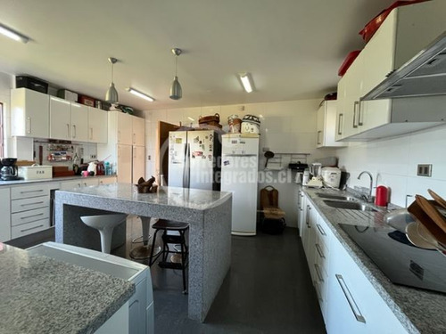 Casa En Venta De 6 Dorm. En Santo Domingo