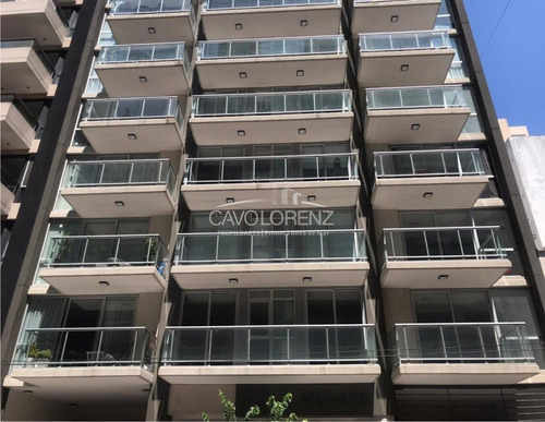 Oportunidad. Zona Plaza Mitre. Excelente Departamento 2 Ambientes Con Cochera.