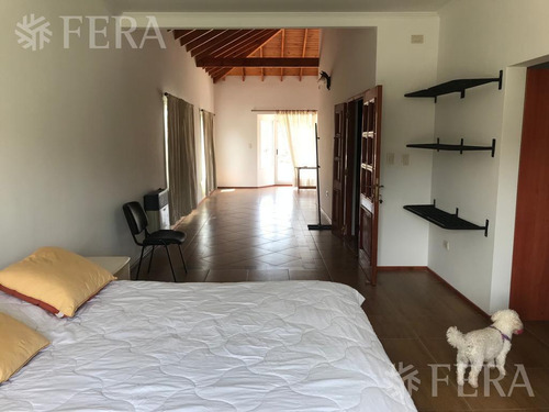Alquiler Casa 6 Ambientes Con Cochera, Quincho Y Piscina En Campos De Roca 1 - La Plata