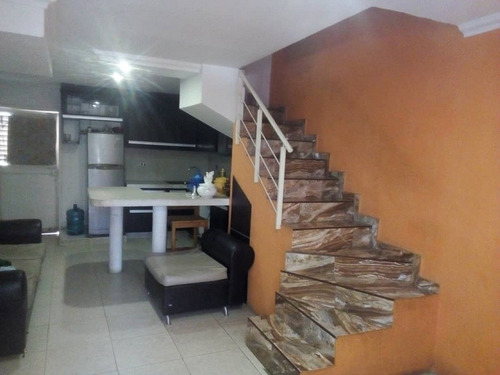 Imagen 3 de 10 de Asein805 Vende Cómodo Townhouses En Flor Amarillo