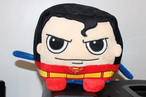 Peluche Superman  Cartoon Network Dc Comics  20 X 15 Cm