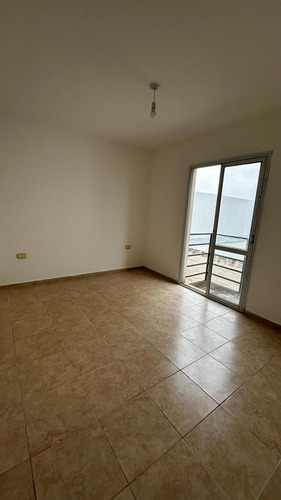 Departamento En B° Alberdi Un Dormitorio , Cocina Separada. Espacio Verde En Comun
