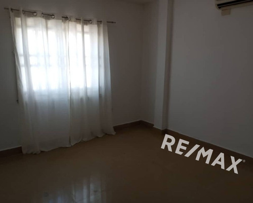 Townhouse En Conjunto Residencial Villas De Nuevo Mundo, Los Robles, Isla De Margarita
