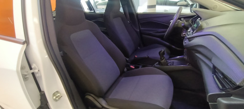 Imagen 8 de 14 de Chevrolet Onix Ls