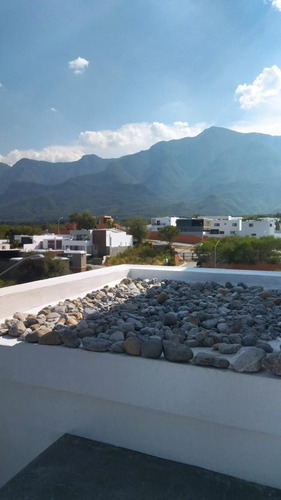 Casa En Venta En El Barrial En Santiago Nuevo Leon