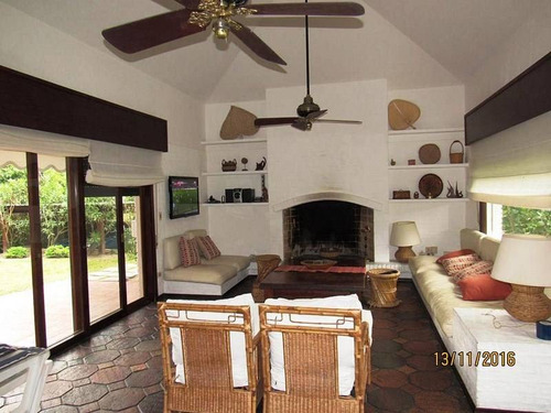 Imagen 6 de 10 de Id 1698 - Muy Buena Casa Con Piscina Y Parque. Con Acceso A Playa Brava.