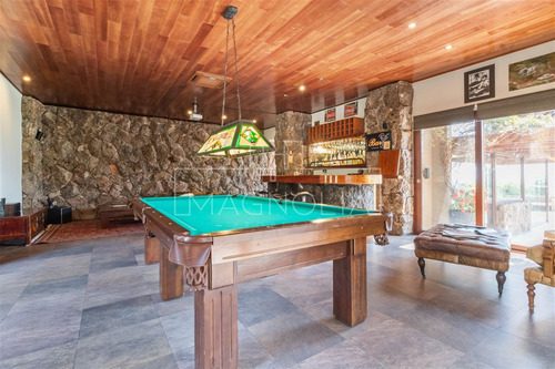 Casa En Venta De 5 Dorm. En Colina