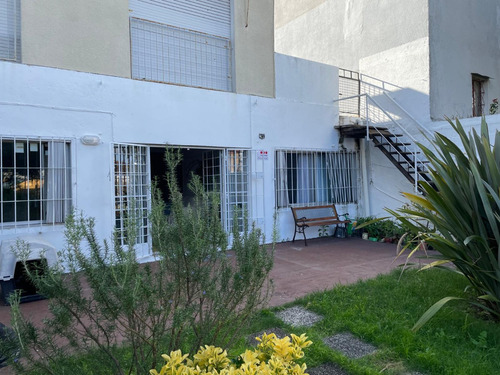 Casa 1 Dormitorio (c/frente) + Local (con Opción Vivienda) + Fondo Verde 195 Const 402 M2 Tot